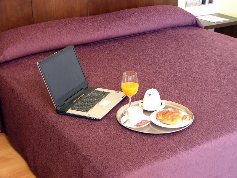 Hotel La Borona Gijon Room photo